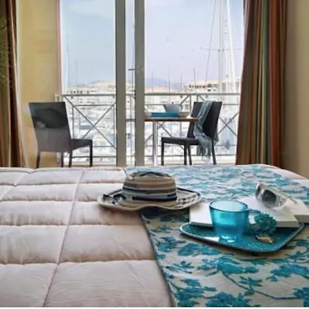 Apartment Port Cap Hermes Vue Et Port Pieds Dans L'eau Piscine Pkg *