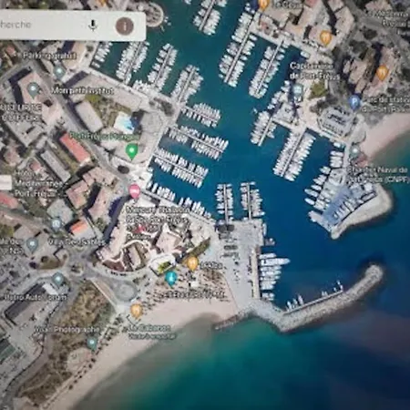 Port Cap Hermes Vue Et Port Pieds Dans L'eau Piscine Pkg Frejus