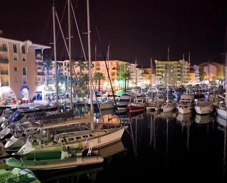 Cap Hermes Port Vue Et Port Pieds Dans L'eau Piscine Pkg Fréjus