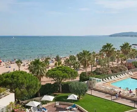 Port Cap Hermes Vue Et Port Pieds Dans L'eau Piscine Pkg * Fréjus