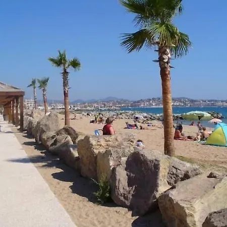 Port Cap Hermes Vue Et Port Pieds Dans L'eau Piscine Pkg Appartement Fréjus